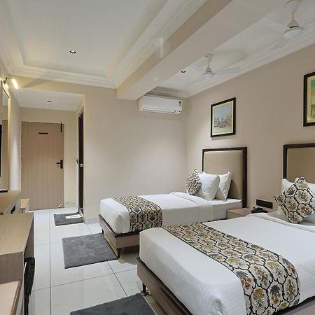 Hotel Royal Town Ahmedabad Exteriör bild