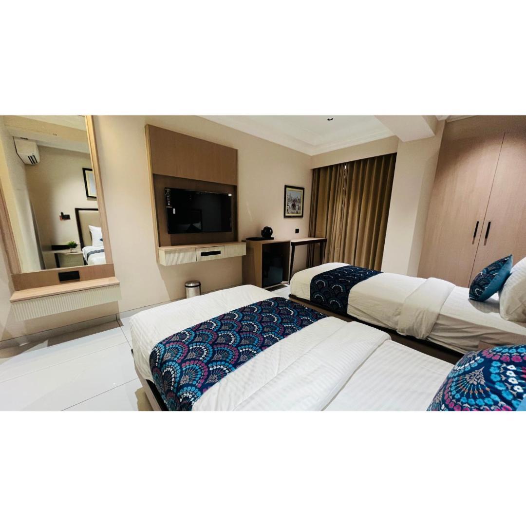 Hotel Royal Town Ahmedabad Exteriör bild