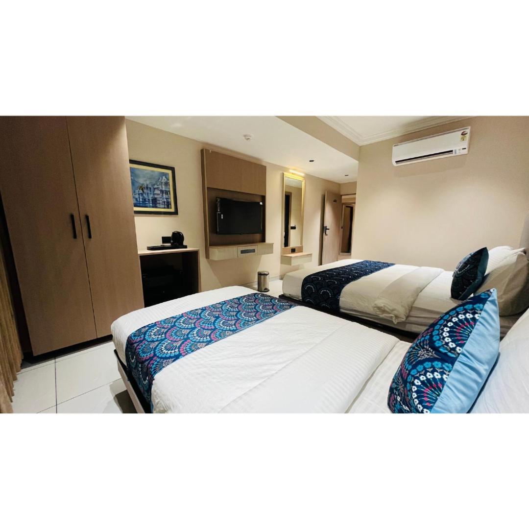 Hotel Royal Town Ahmedabad Exteriör bild