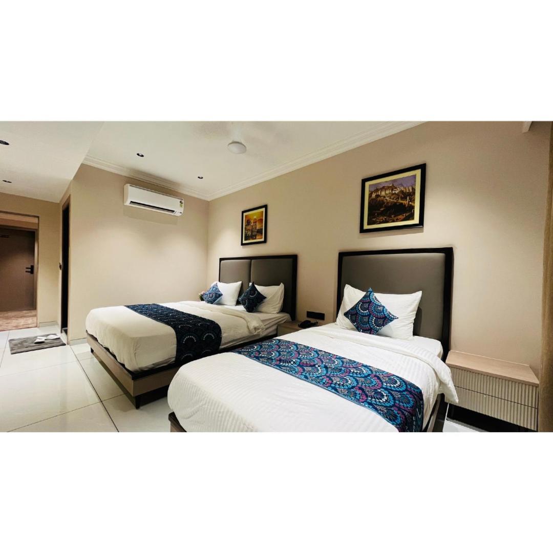 Hotel Royal Town Ahmedabad Exteriör bild