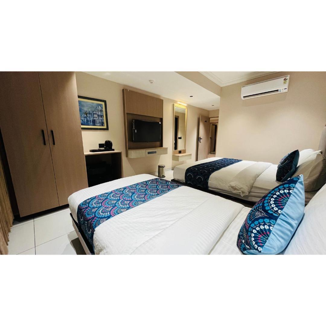Hotel Royal Town Ahmedabad Exteriör bild
