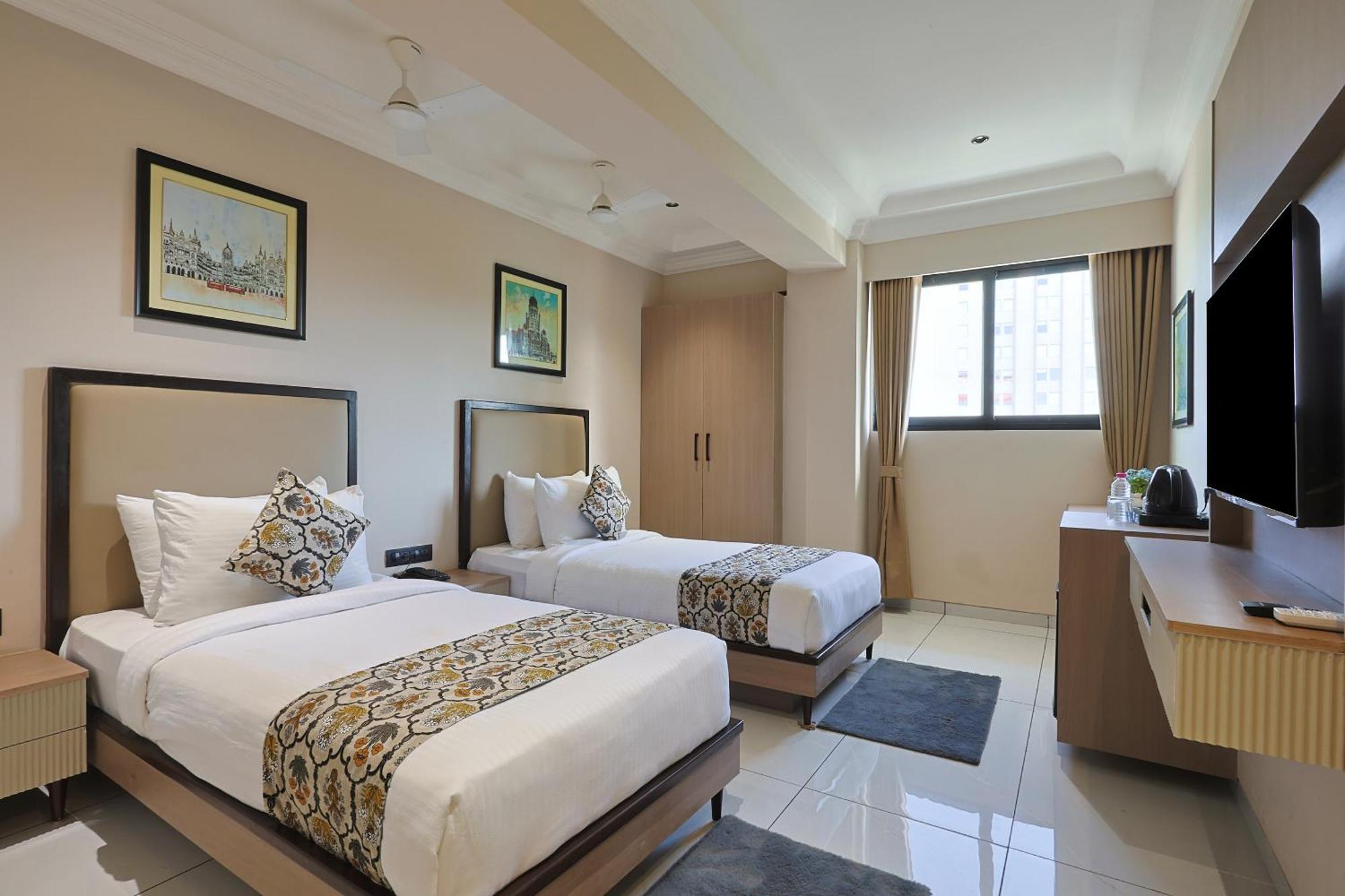 Hotel Royal Town Ahmedabad Exteriör bild