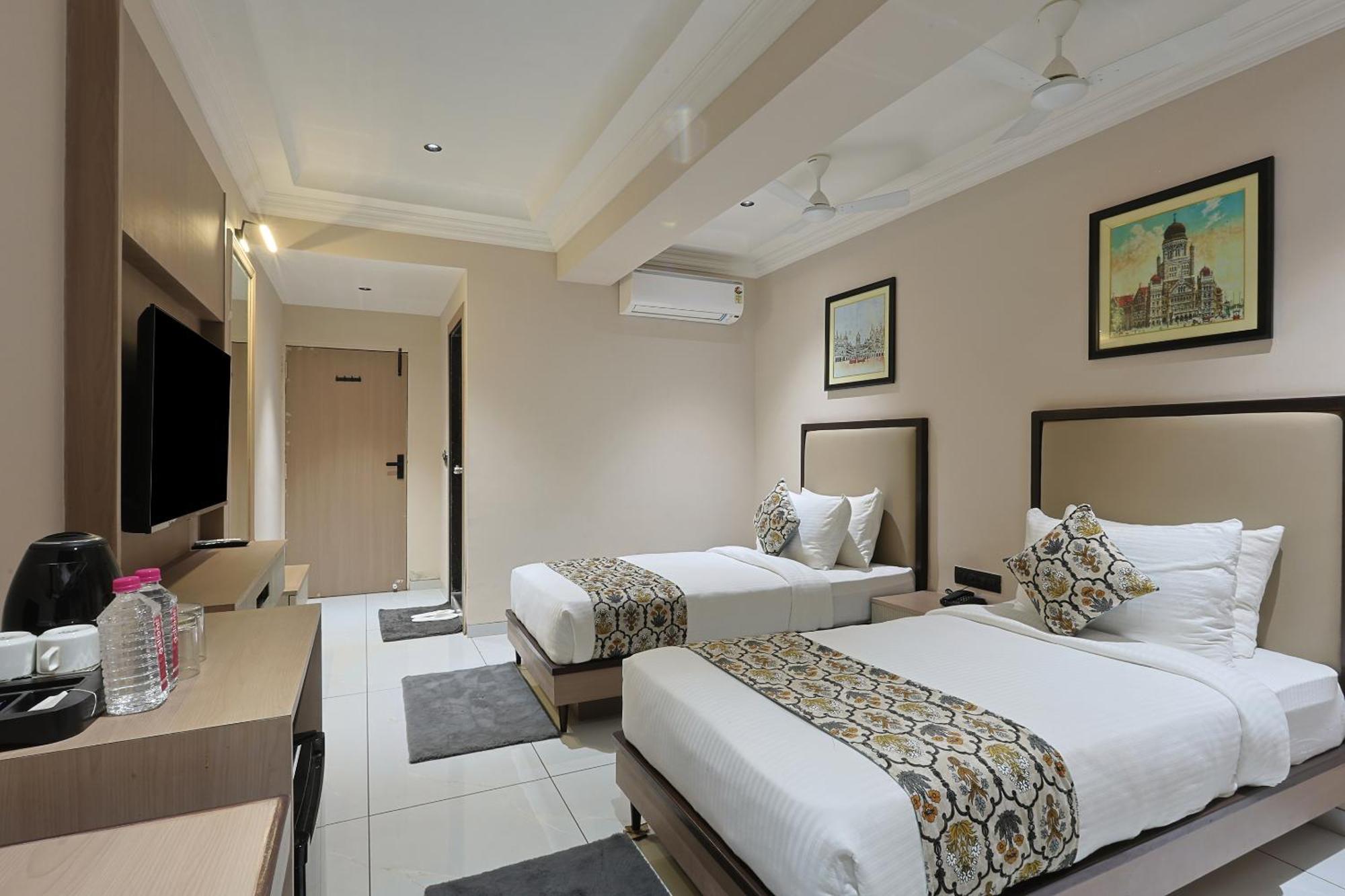 Hotel Royal Town Ahmedabad Exteriör bild