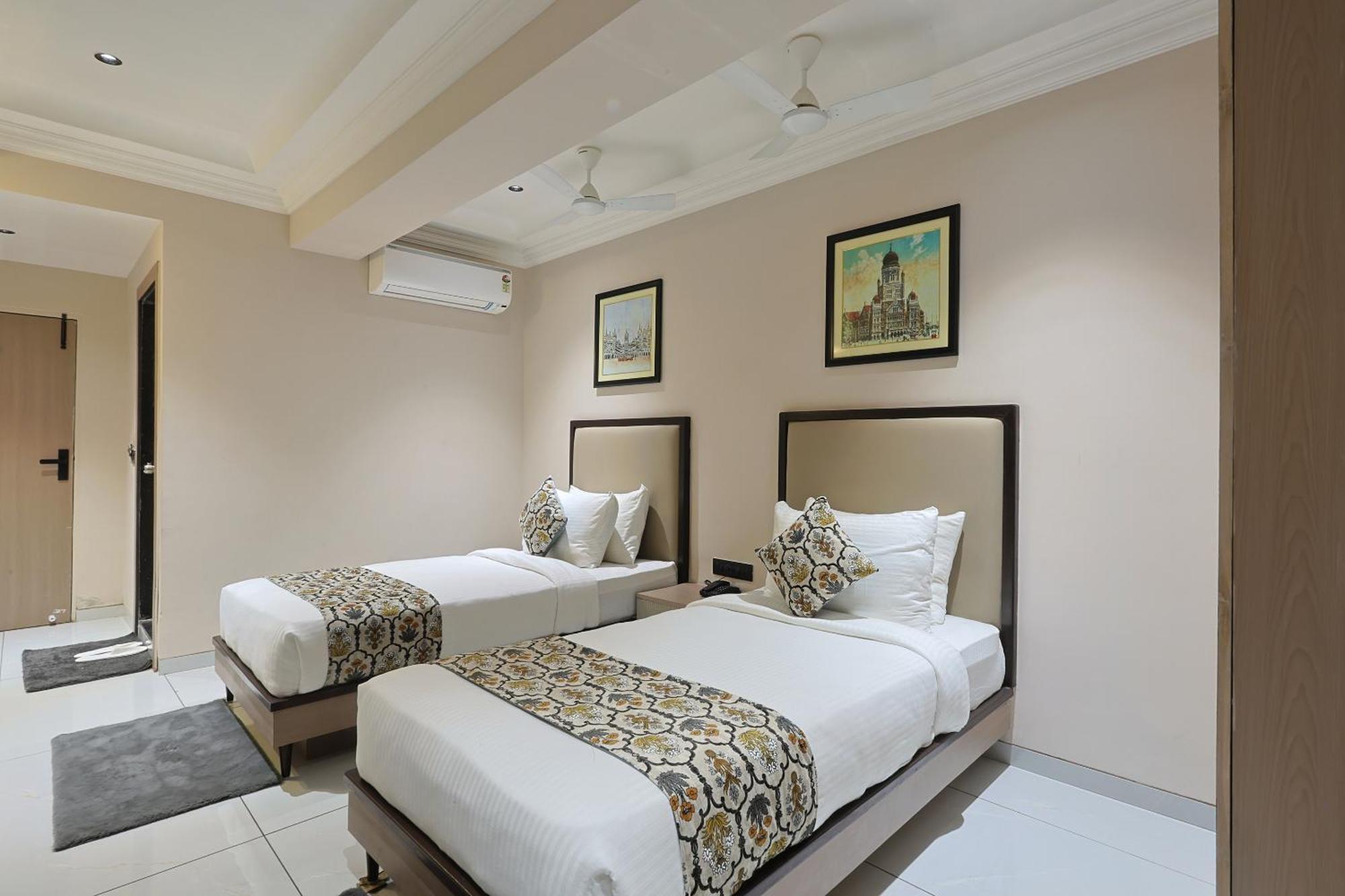 Hotel Royal Town Ahmedabad Exteriör bild