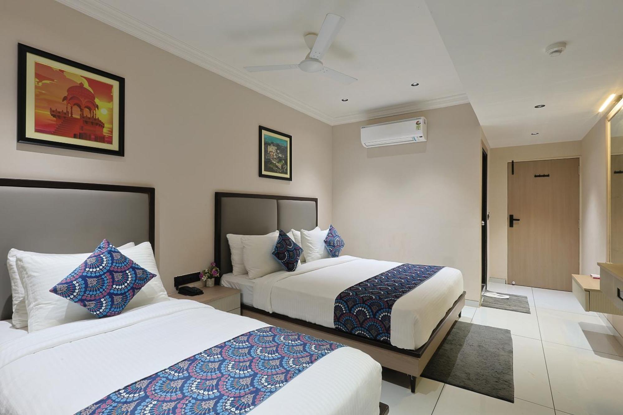 Hotel Royal Town Ahmedabad Exteriör bild