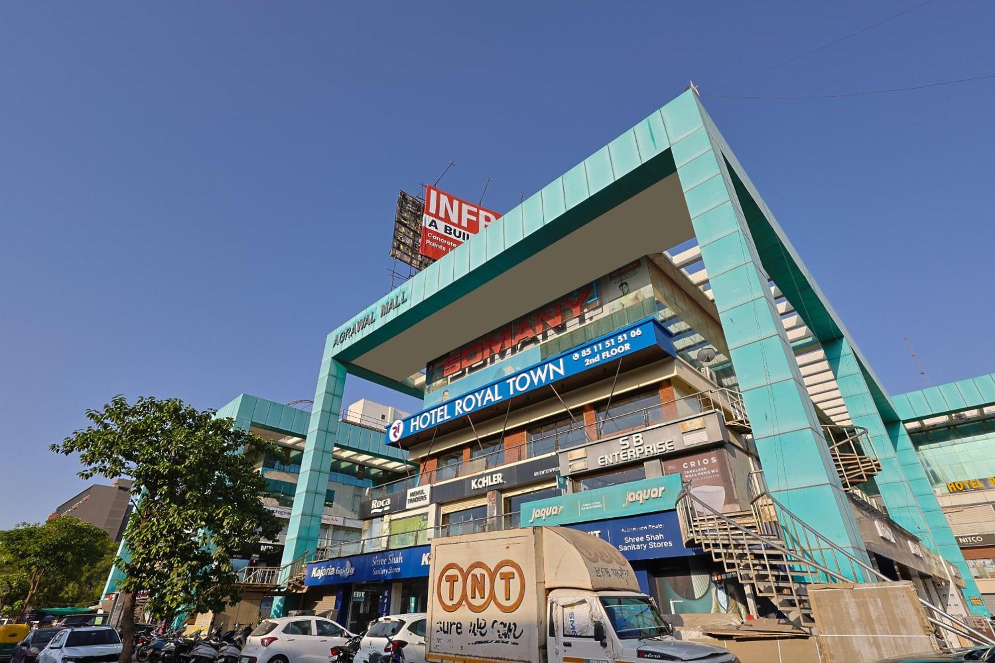 Hotel Royal Town Ahmedabad Exteriör bild