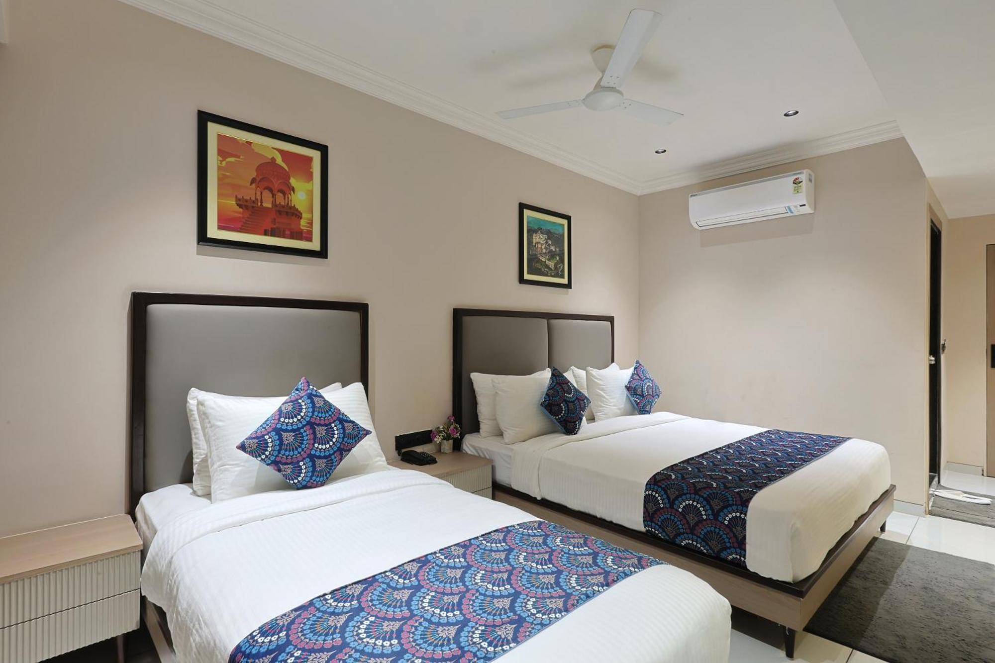 Hotel Royal Town Ahmedabad Exteriör bild
