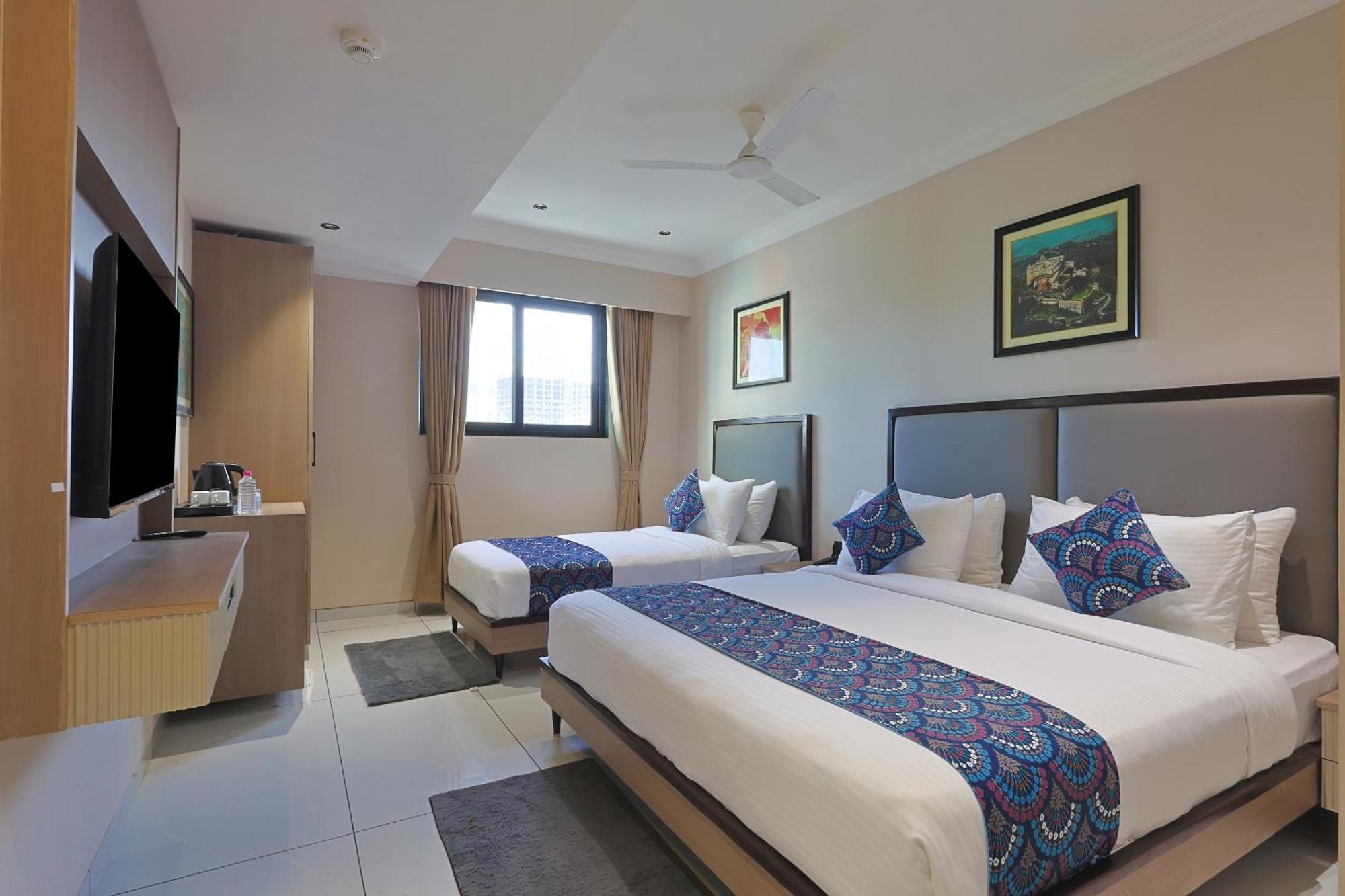Hotel Royal Town Ahmedabad Exteriör bild