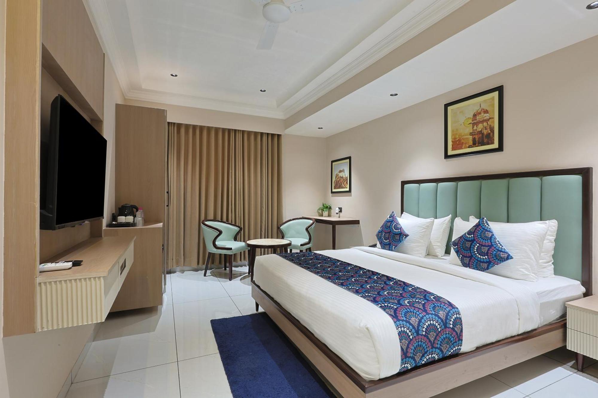 Hotel Royal Town Ahmedabad Exteriör bild