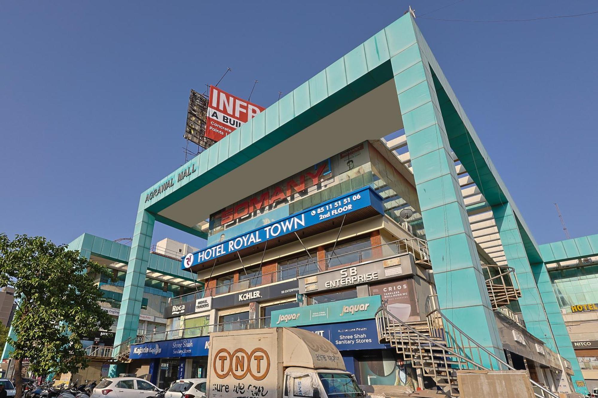 Hotel Royal Town Ahmedabad Exteriör bild