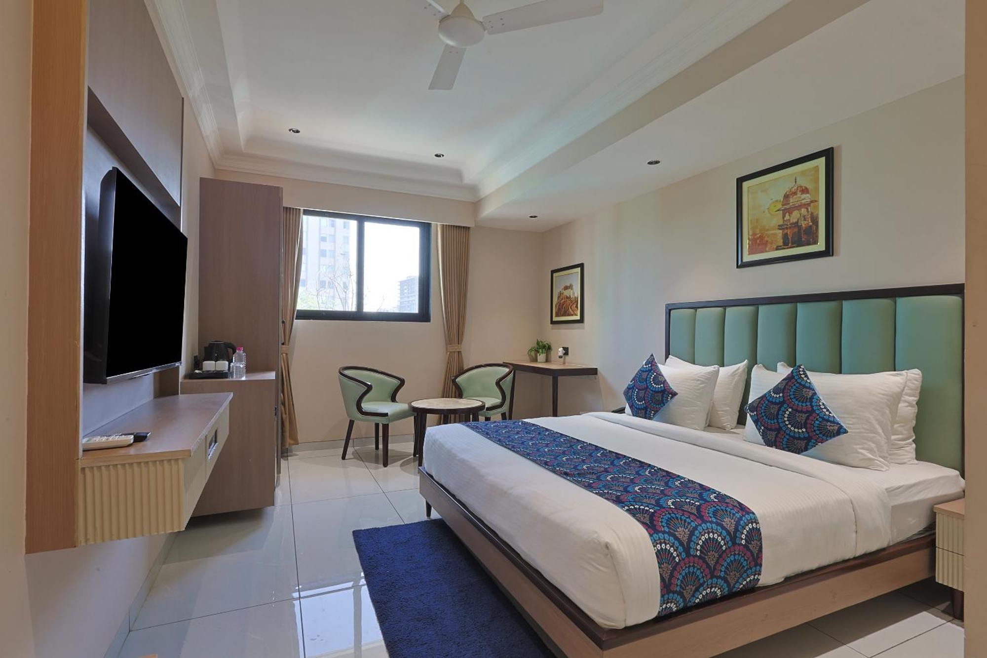 Hotel Royal Town Ahmedabad Exteriör bild